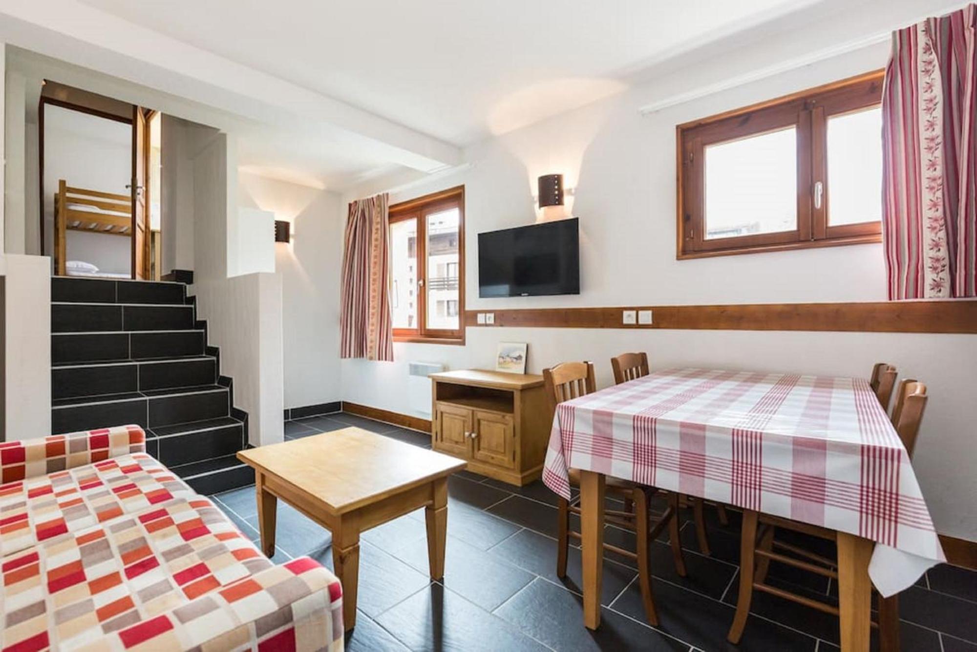 Les Aiguilles De Warens Aparthotel Combloux Bagian luar foto