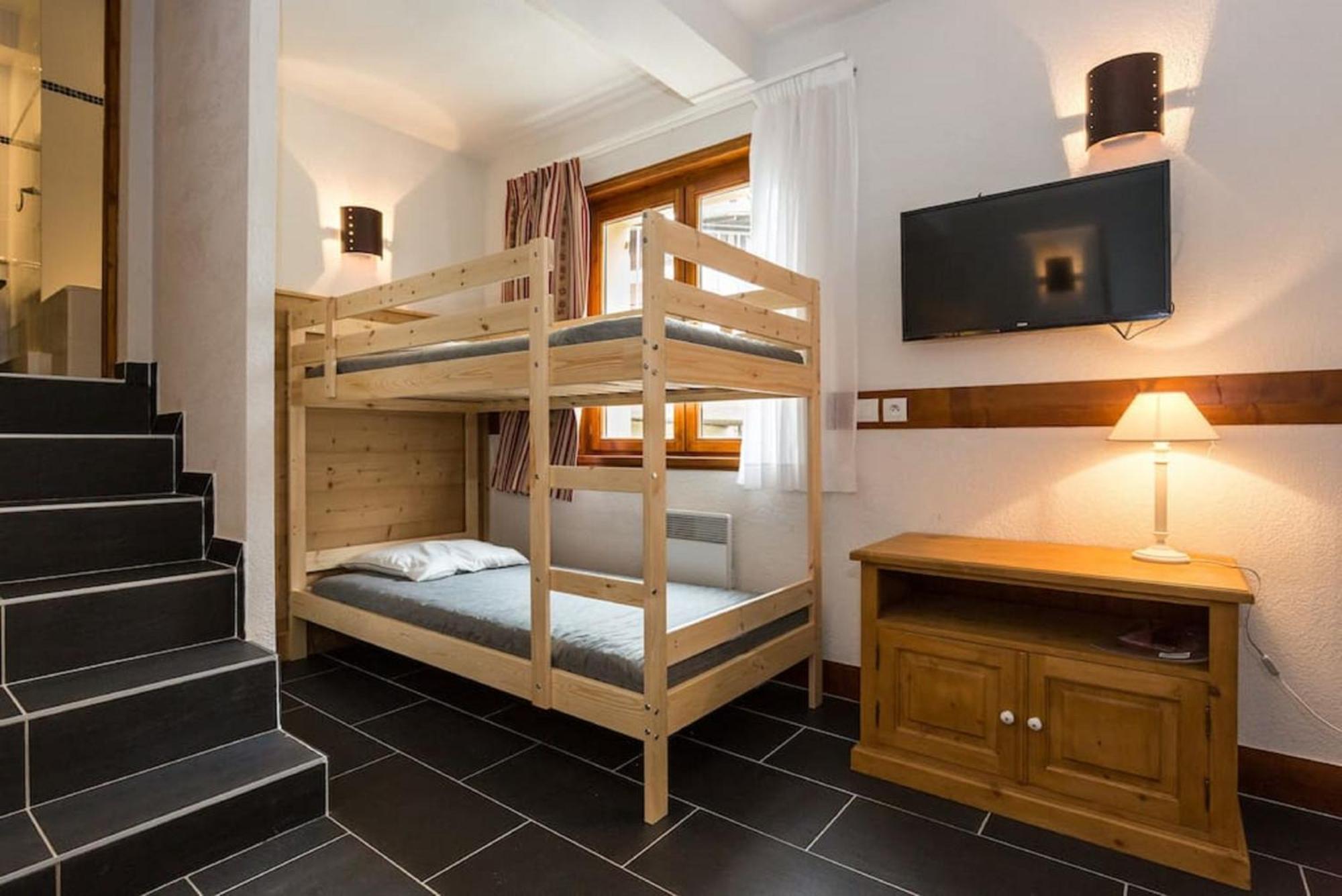 Les Aiguilles De Warens Aparthotel Combloux Bagian luar foto