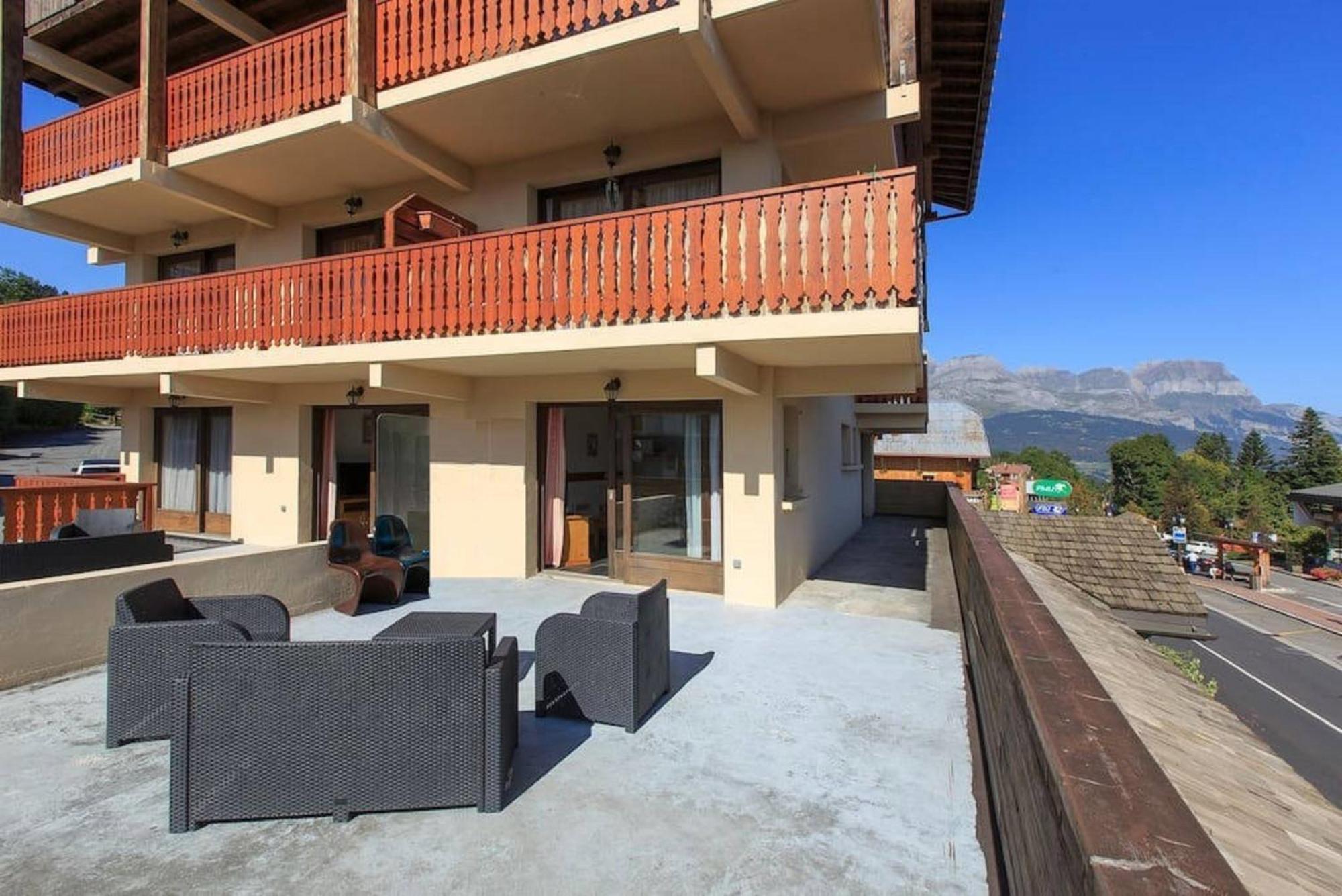 Les Aiguilles De Warens Aparthotel Combloux Bagian luar foto